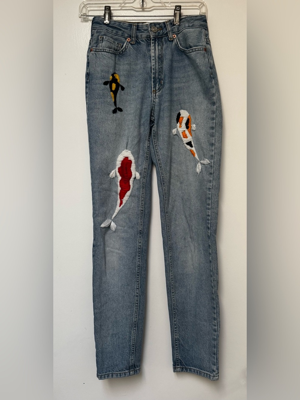 BDG Embroidered Koi Jeans
Sz 24